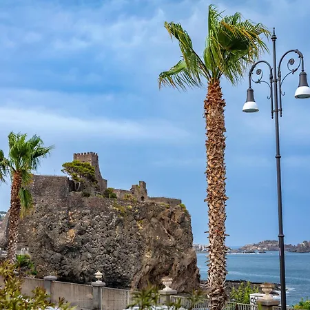 La Terrazza Sul Mare Modern Apartment Aci Castello Exterior photo