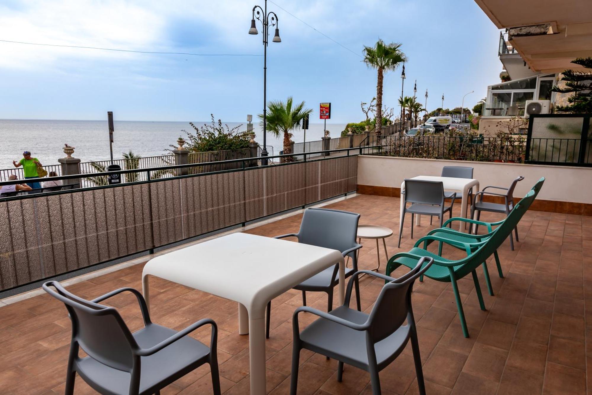 La Terrazza Sul Mare Modern Apartment